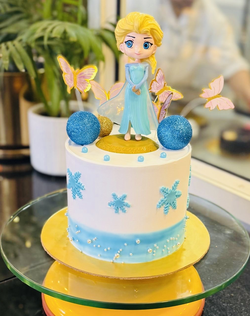 399a1436-6d22-470e-8a65-643394e9c86b Frozen Elsa 3D doll Cake - Image 1